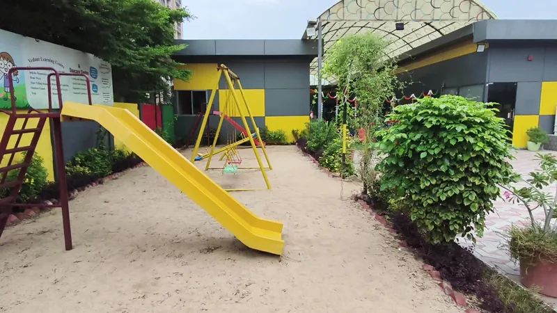 Kocoon Junior Ahmedabad mein hyperactive child therapy session